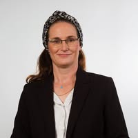 ציונה גולדמן, עו''ד ומגשרת